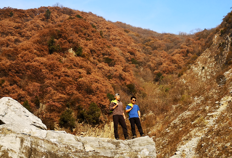 涝峪纸坊村登凤凰山赏冬景